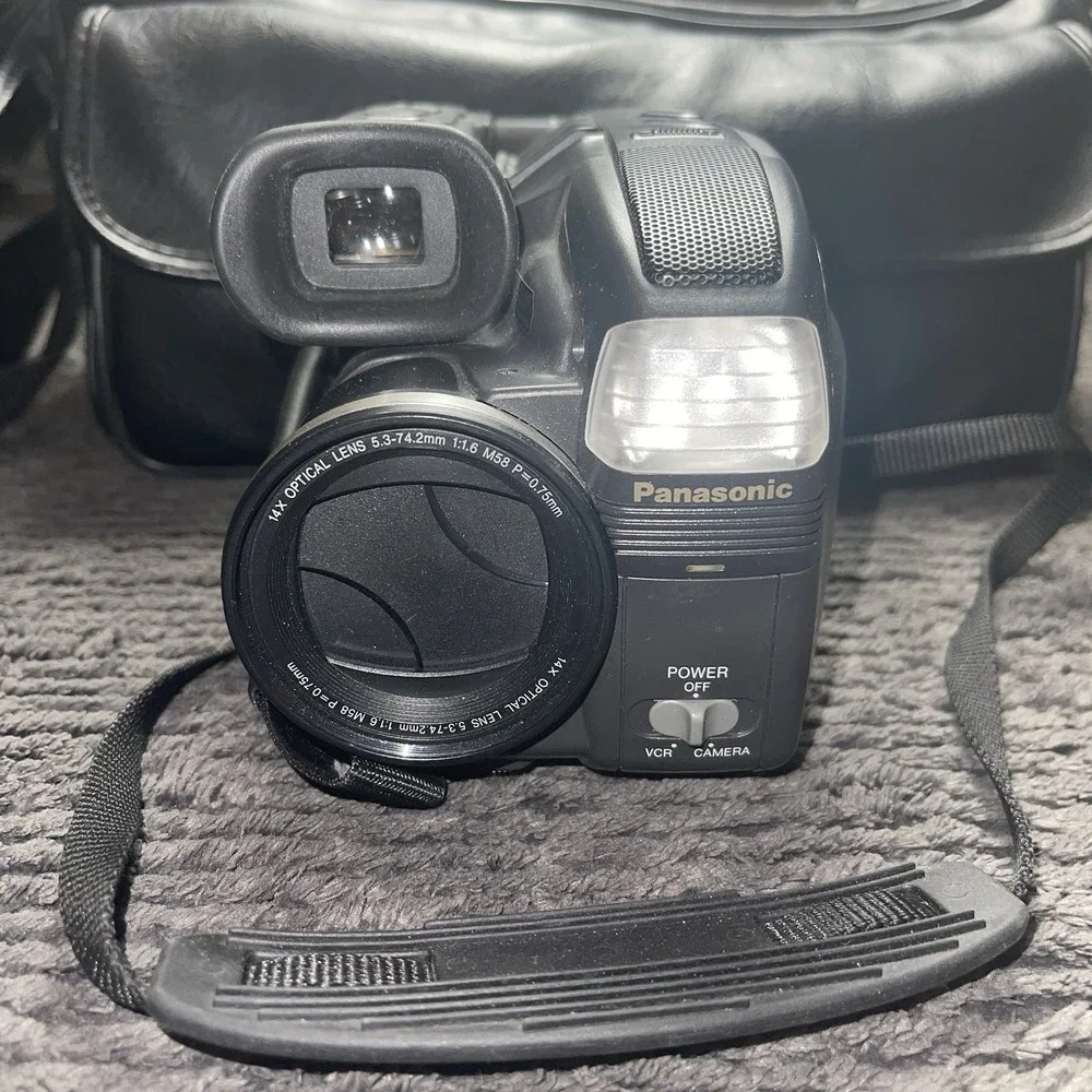 Panasonic‎ PV-A207D VHS-C Camcorder 14x Zoom Palmcorder w/ Bag Bundle